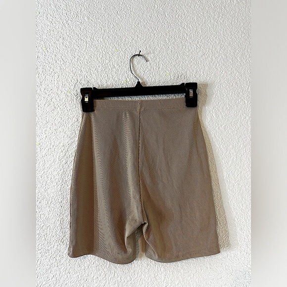 Tan biker shorts - Picture 2 of 2
